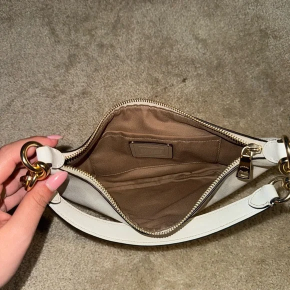 Coach Payton Hobo White Signature Crescent Shoulder Bag with Gold Hardware - Picture 6 of 7